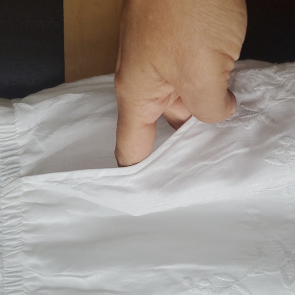 EXPRESS WHITE EYELET COTTON ROMPER, SIZE MEDIUM - Picture 6 of 11